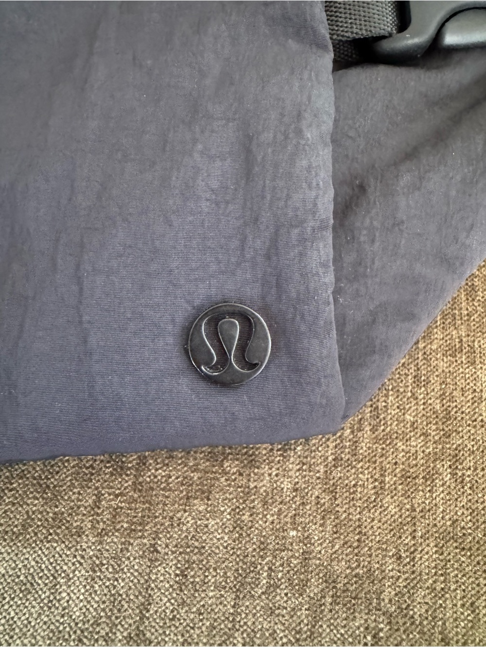 lululemon athletica Crossbody / Belt Bag Black - Picture 2 of 9